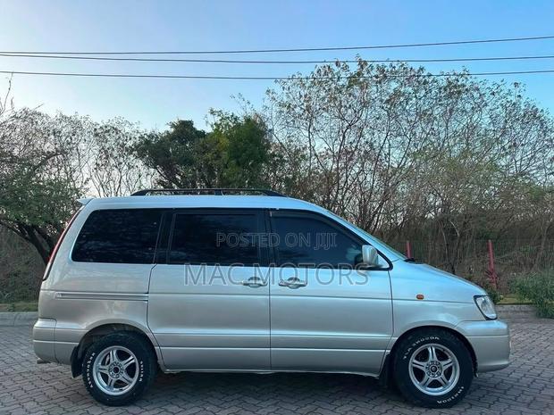 Toyota Noah 2.0 FWD (8 Seater) 2001 Silver