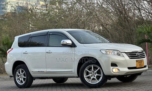 Toyota Vanguard 2009 White