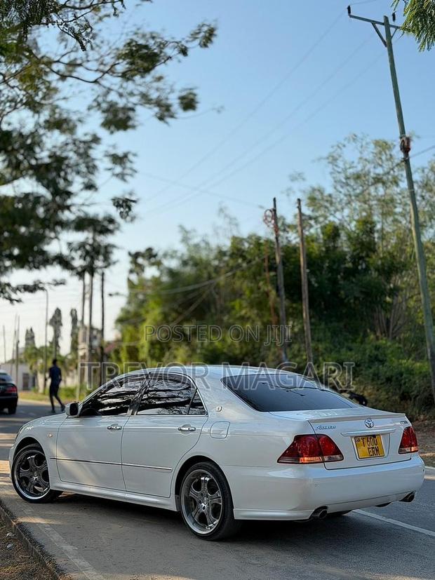 Toyota Crown 2007 White