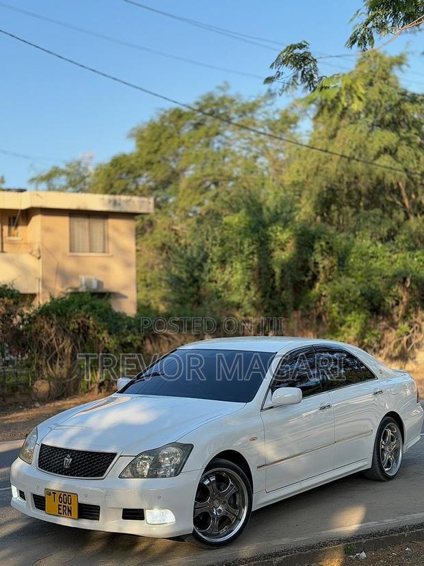 Toyota Crown 2007 White
