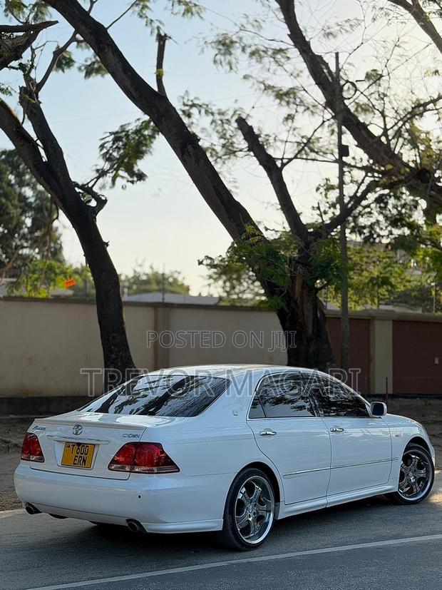 Toyota Crown 2007 White