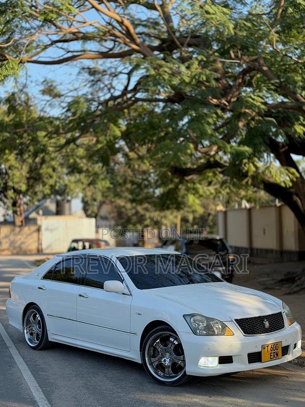 Toyota Crown 2007 White