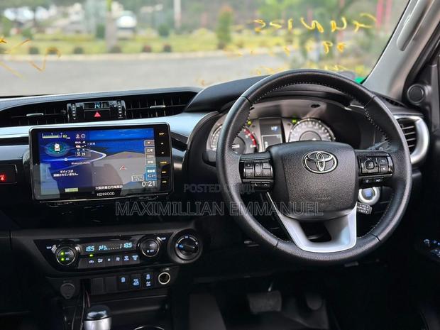 Toyota Hilux 2023 Green