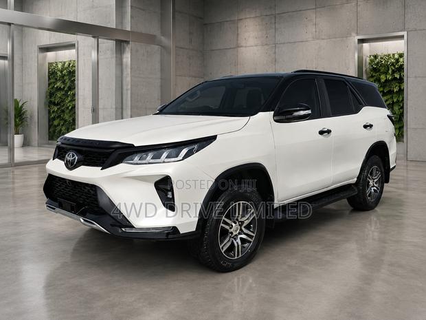 Toyota Fortuner 2025 White