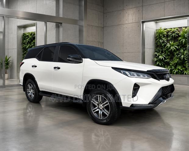 Toyota Fortuner 2025 White