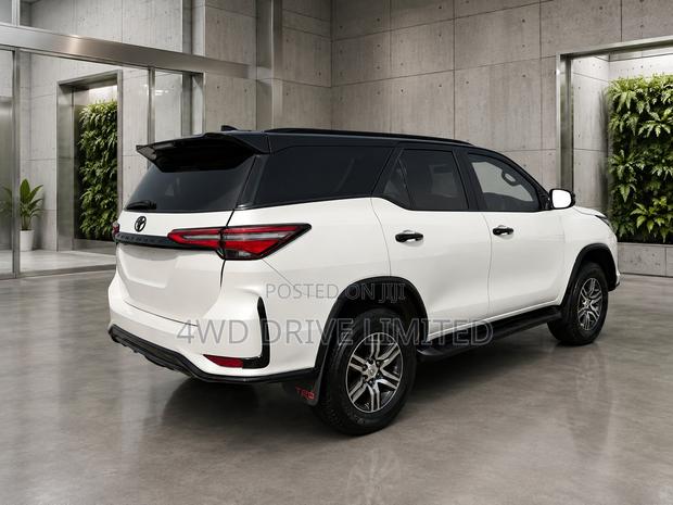 Toyota Fortuner 2025 White