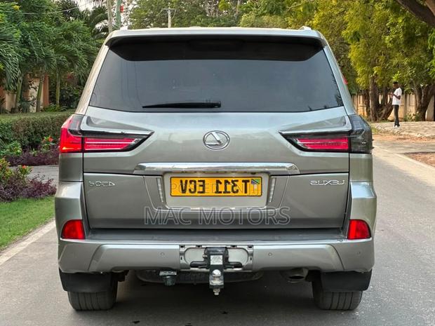 Lexus LX 2022 Gray