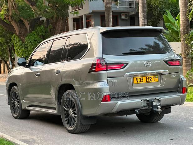 Lexus LX 2022 Gray