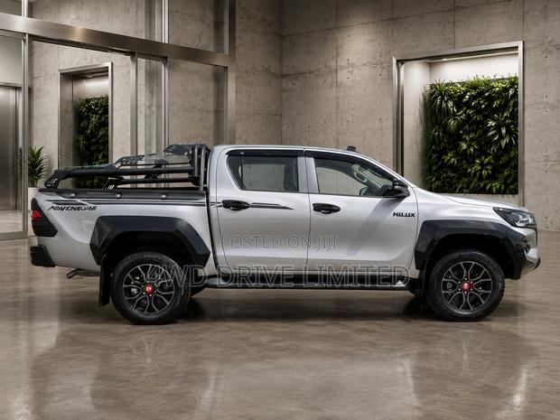 Toyota Hilux 2023 Silver