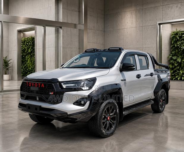 Toyota Hilux 2023 Silver