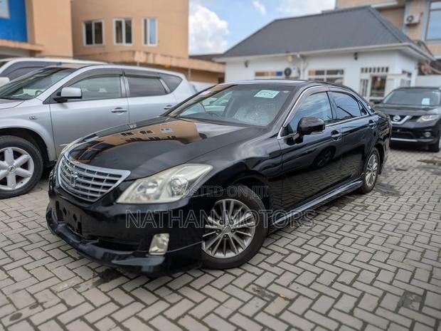 Toyota Crown 2010 Black