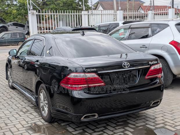 Toyota Crown 2010 Black