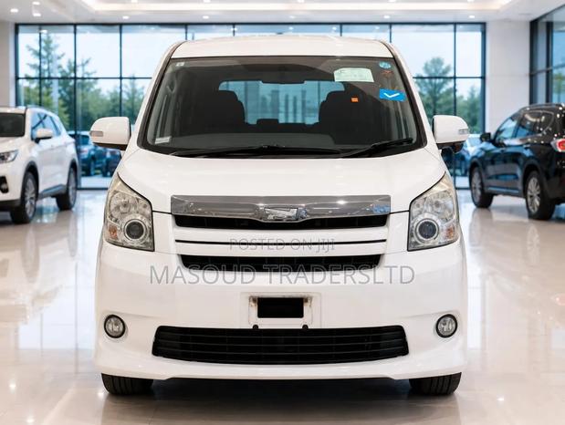 Toyota Noah 2.0 143hp AWD (7 Seater) 2007 White