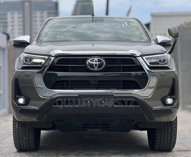 Toyota Hilux 2023 Green
