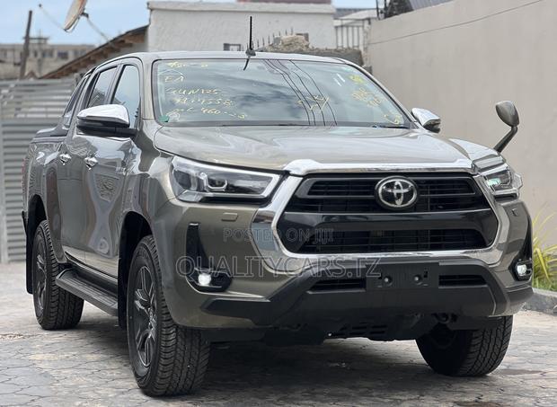 Toyota Hilux 2023 Green