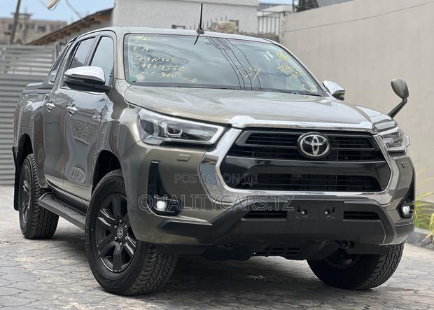 Toyota Hilux 2023 Green