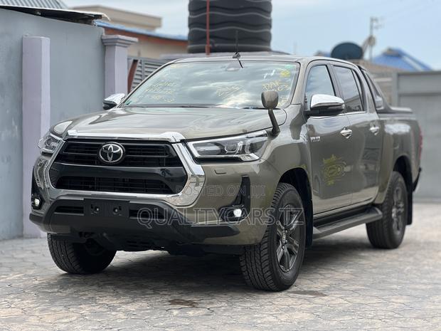 Toyota Hilux 2023 Green