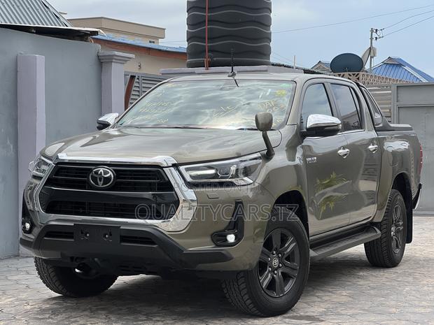 Toyota Hilux 2023 Green