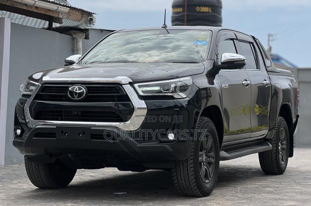 Toyota Hilux 2024 Black