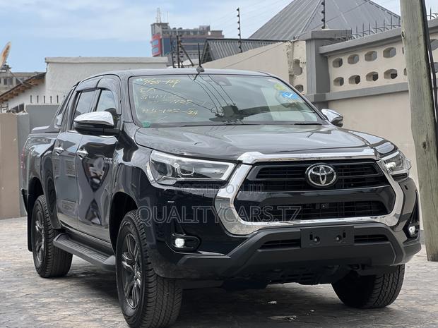 Toyota Hilux 2024 Black