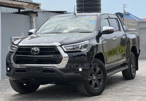 Toyota Hilux 2024 Black