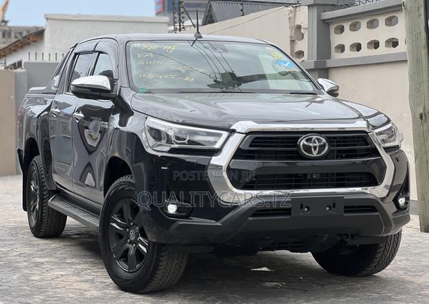 Toyota Hilux 2024 Black