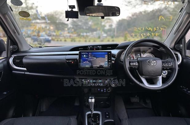Toyota Hilux 2023 Green