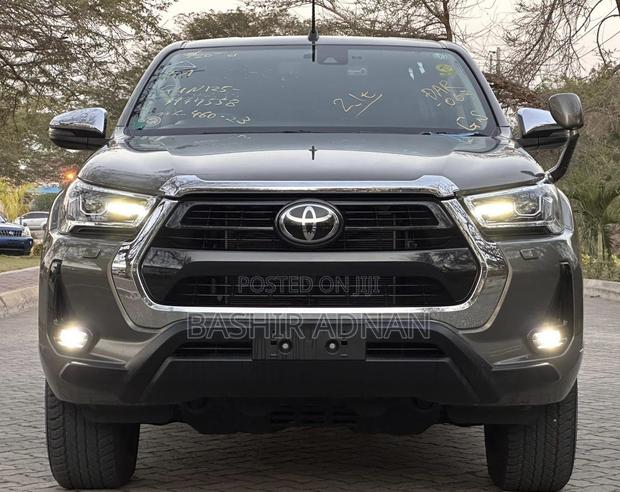 Toyota Hilux 2023 Green