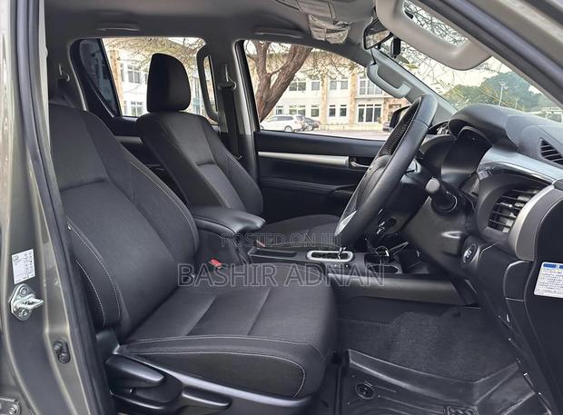 Toyota Hilux 2023 Green