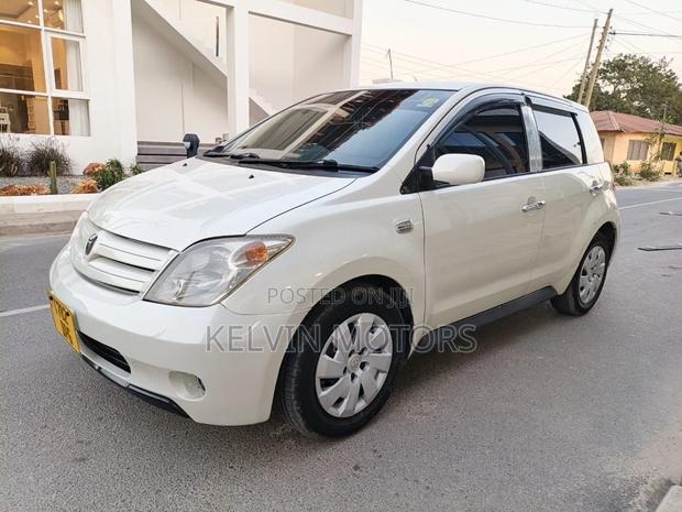 Toyota IST 2005 White