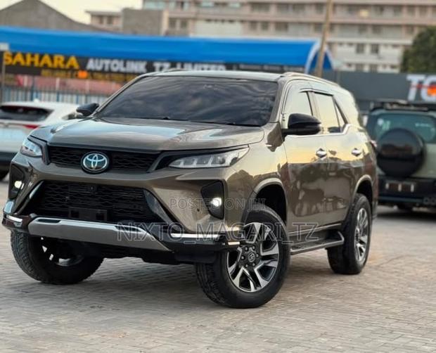 Toyota Fortuner 2023 Gray