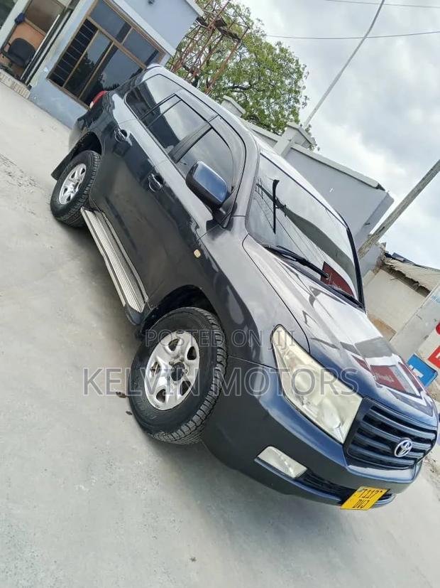 Toyota Land Cruiser 2008 Gray