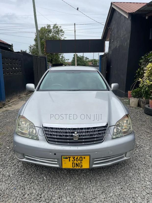 Toyota Crown Royale 2005 Silver