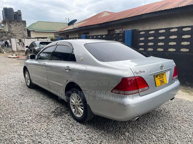 Toyota Crown Royale 2005 Silver