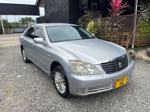 Toyota Crown Royale 2005 Silver