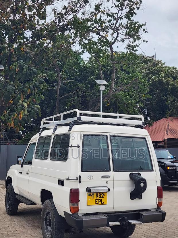 Toyota Land Cruiser 2007 White