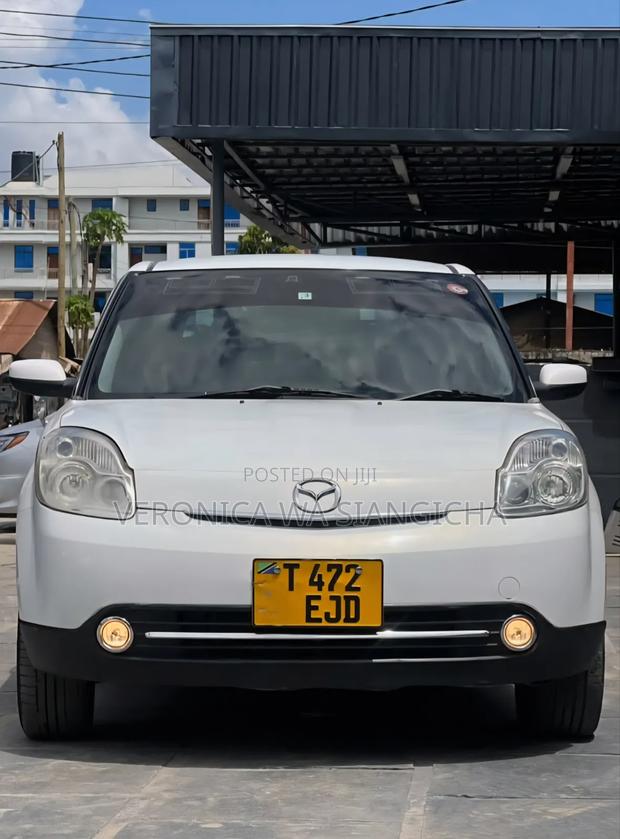 Mazda Verisa 2010