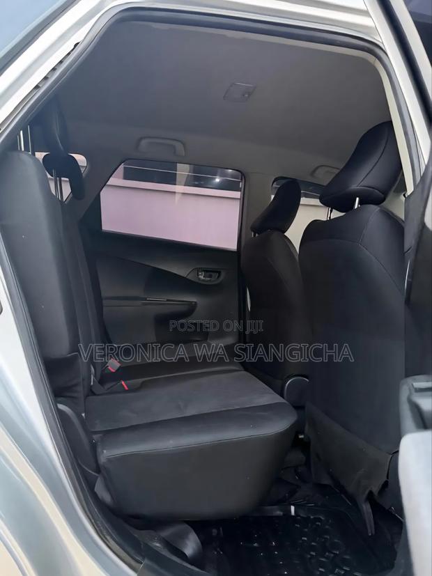 Mazda Verisa 2010