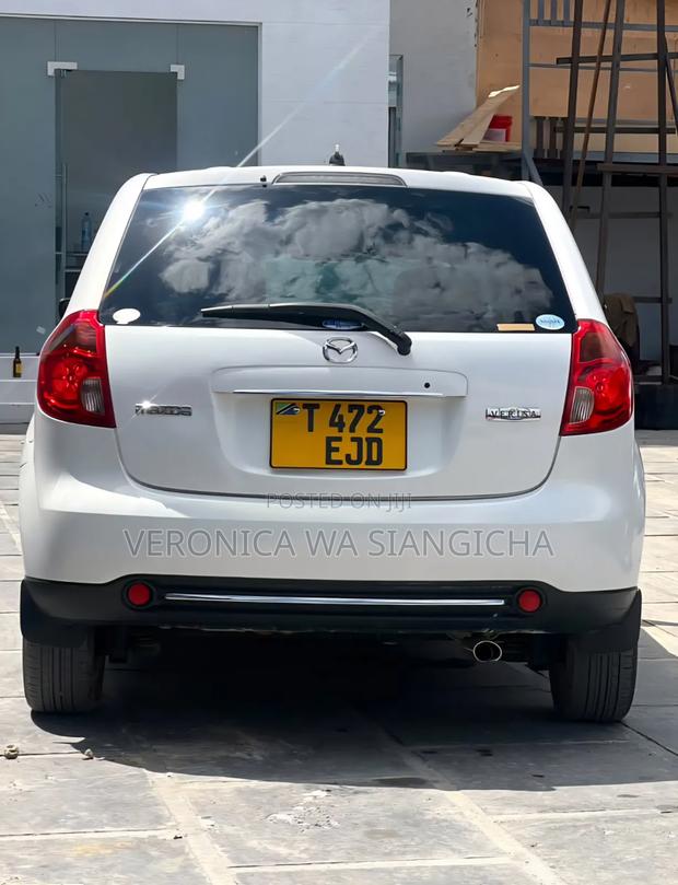 Mazda Verisa 2010