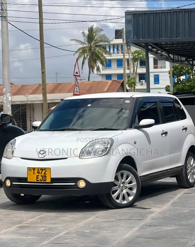 Mazda Verisa 2010
