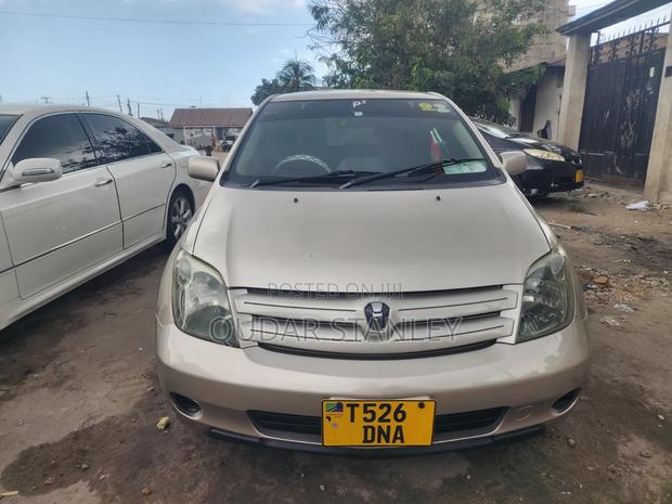 Toyota IST 2004 Beige
