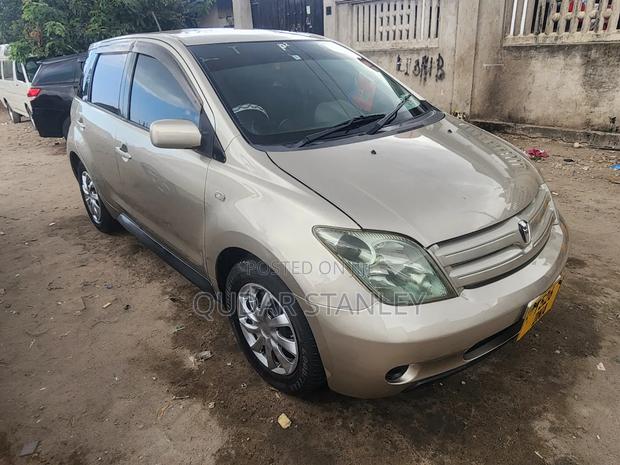 Toyota IST 2004 Beige