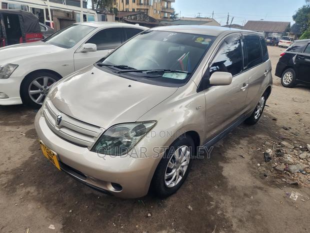 Toyota IST 2004 Beige