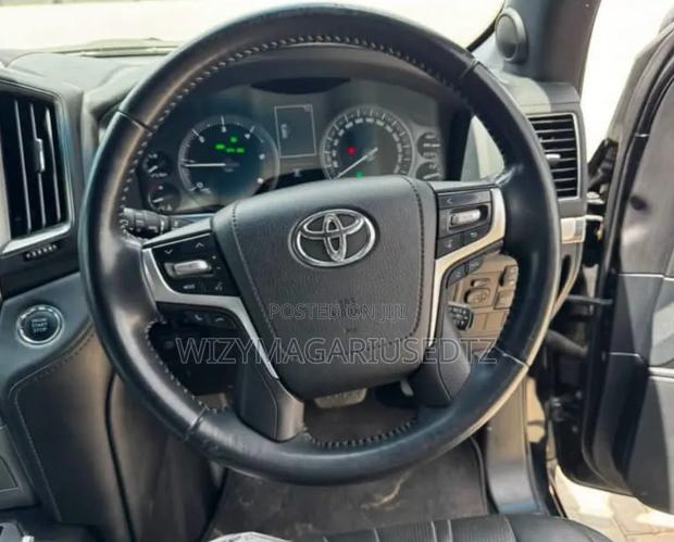 Toyota Land Cruiser 2021 Burgundy