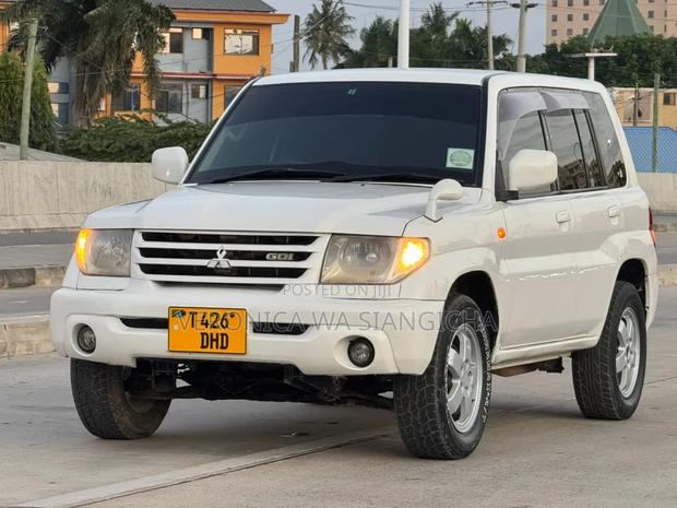 Mitsubishi Pajero 2001 Silver