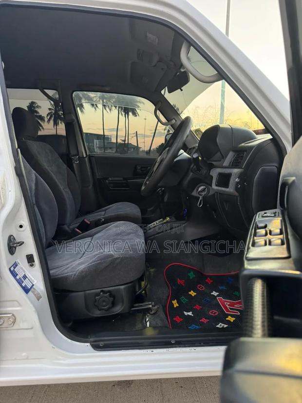 Mitsubishi Pajero 2001 Silver