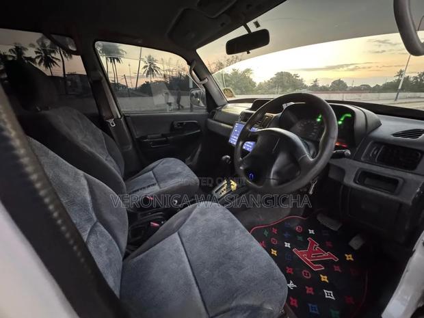 Mitsubishi Pajero 2001 Silver