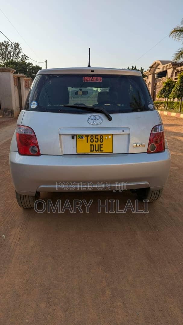 Toyota IST 2004 Silver