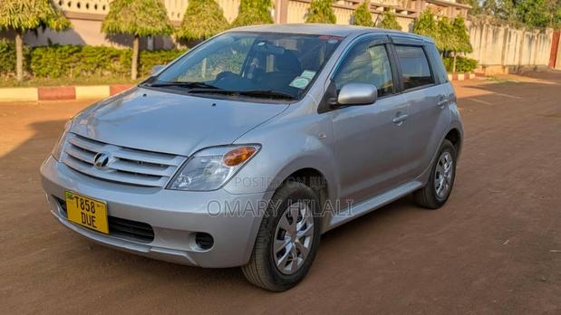Toyota IST 2004 Silver