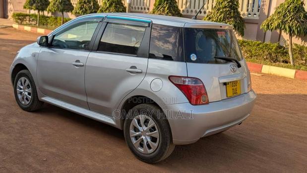 Toyota IST 2004 Silver